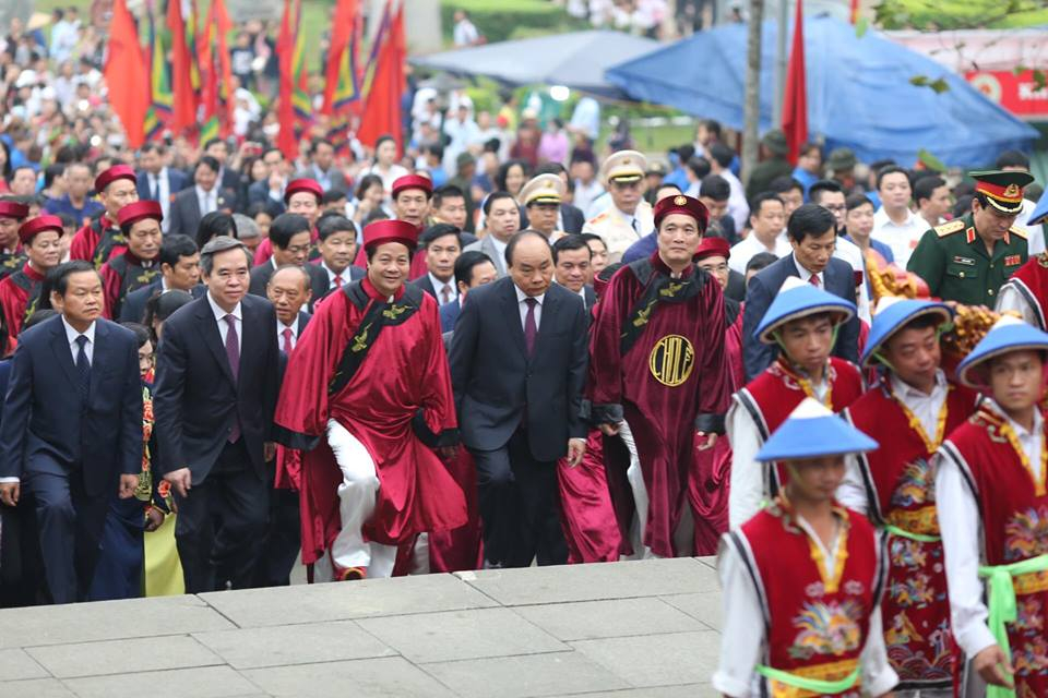 Hình ảnh Thủ tướng Nguyễn Xuân Phúc đến dâng hương ngày giỗ tổ Hùng Vương