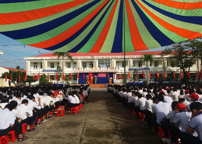 Trường THPT Phú Hưng